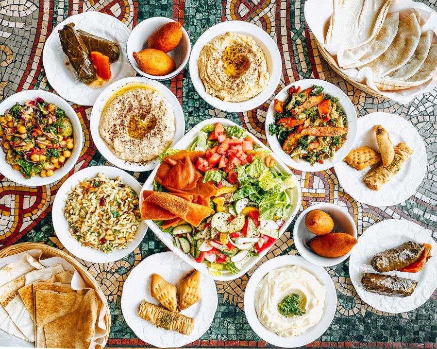 10 adresses pour savourer des plats du Moyen-Orient!