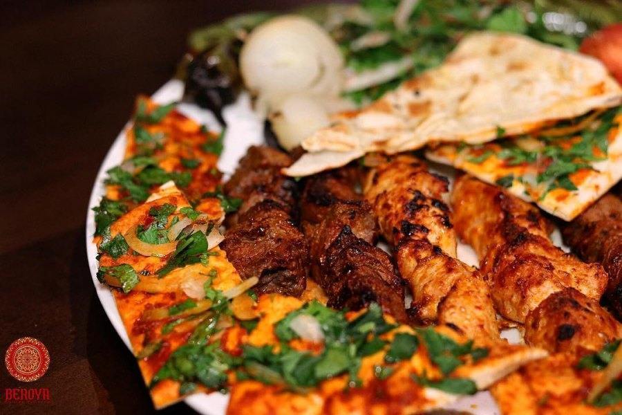 10 adresses pour savourer des plats du Moyen-Orient!