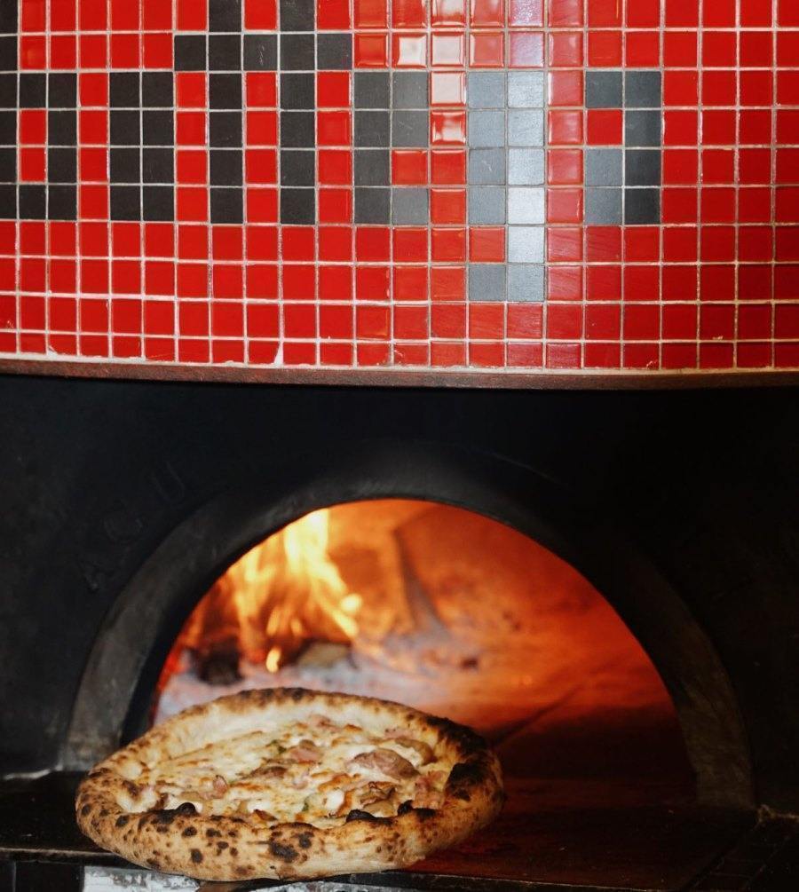 Pizzas au four à bois à Montréal