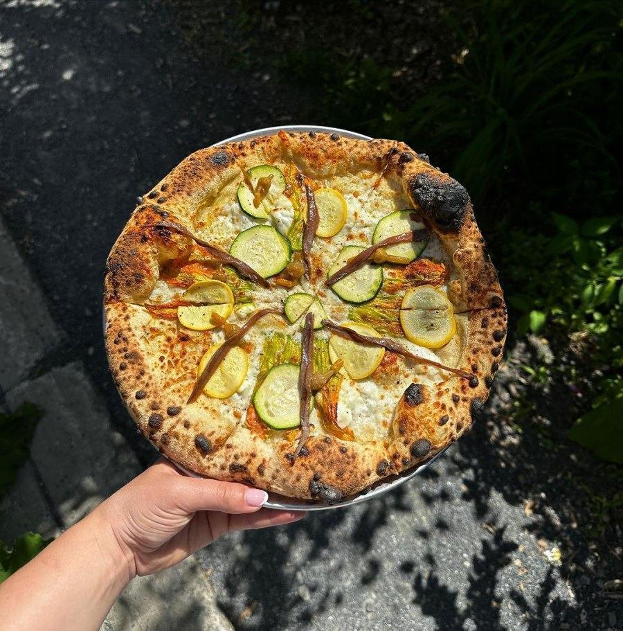 Pizzas au four à bois à Montréal