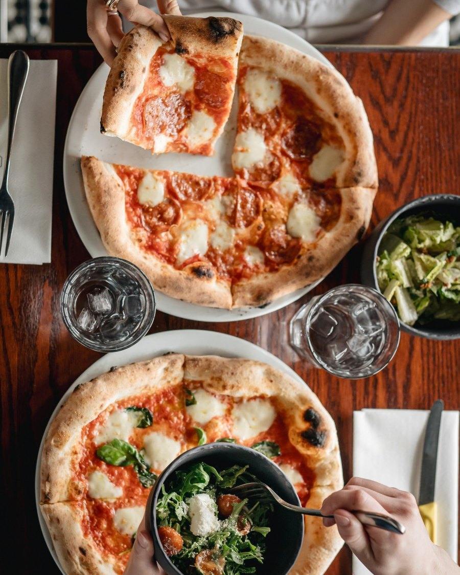 Pizzas au four à bois à Montréal