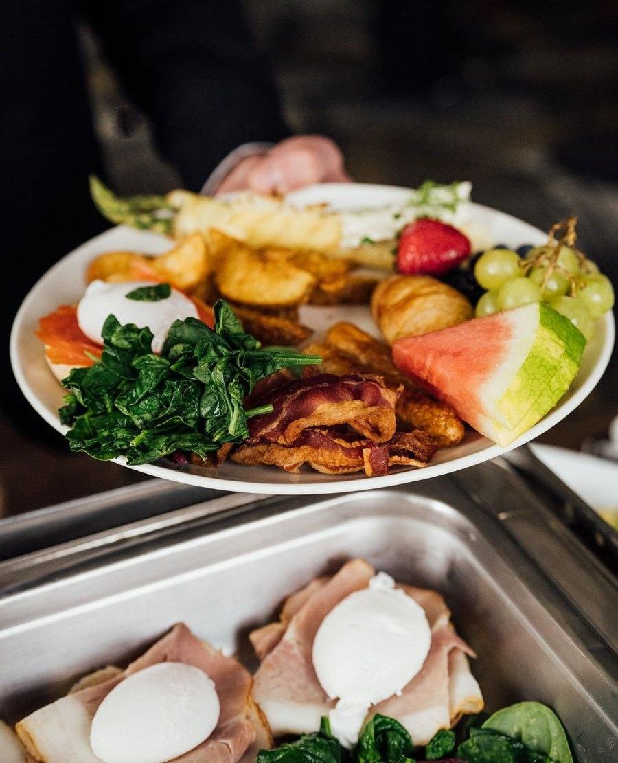 Brunch on Christmas and New Year's Day in Montreal