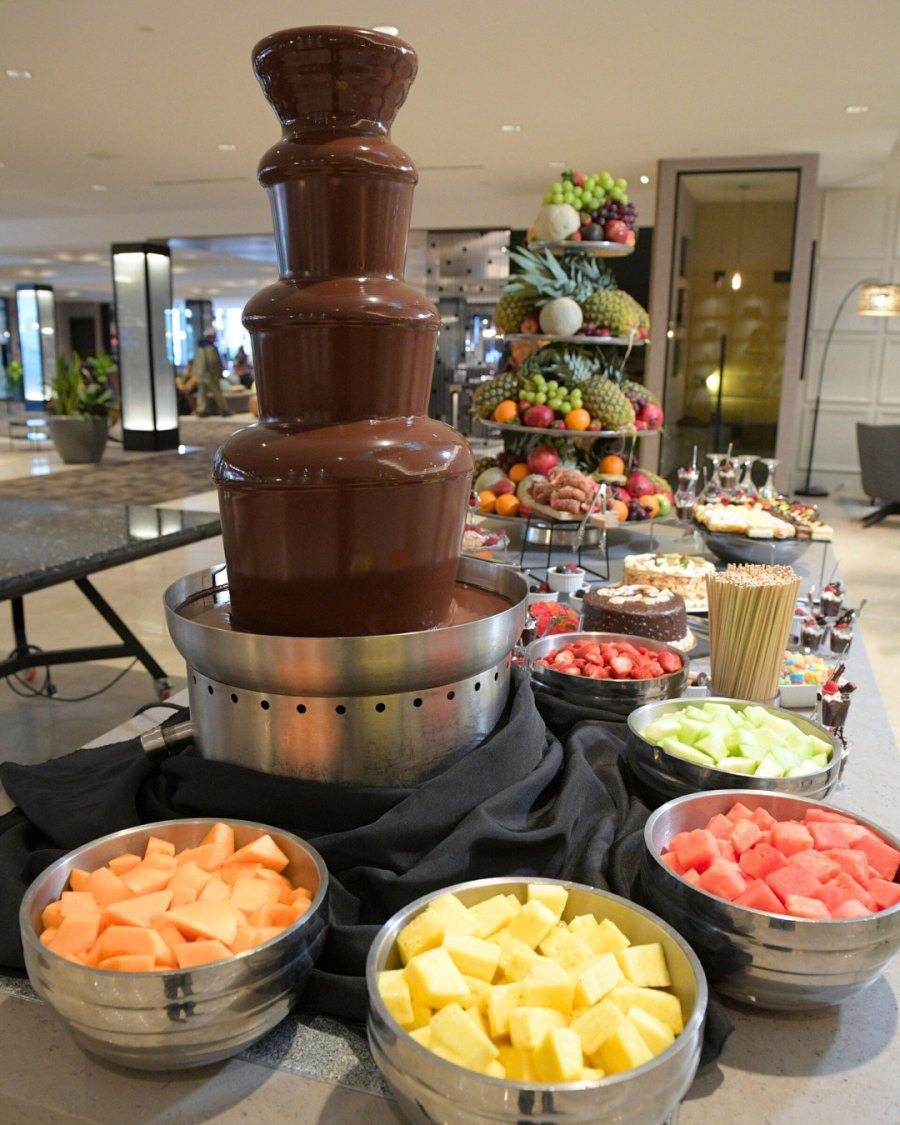 Brunch on Christmas and New Year's Day in Montreal