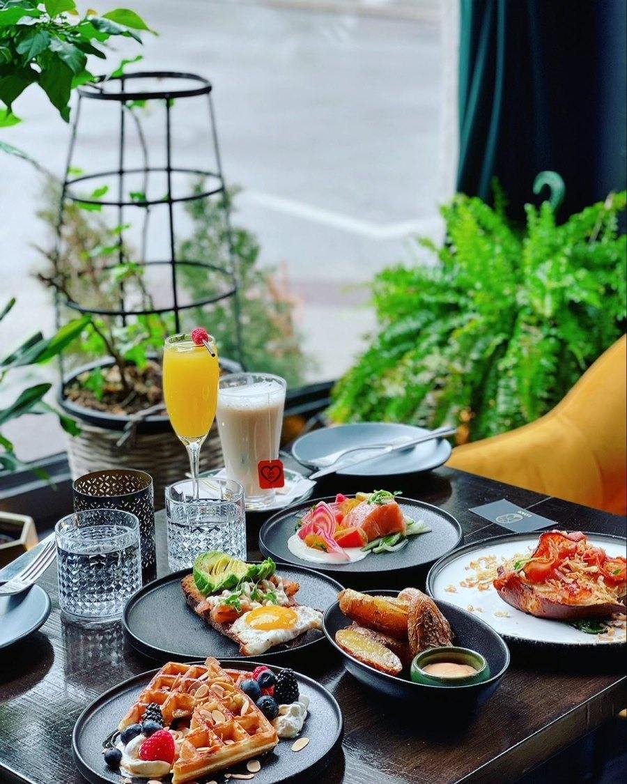 Best Restaurants in Old Montreal