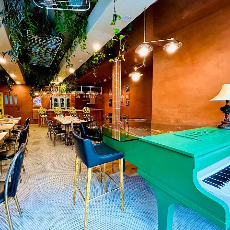 Best Dinner Shows in Montreal