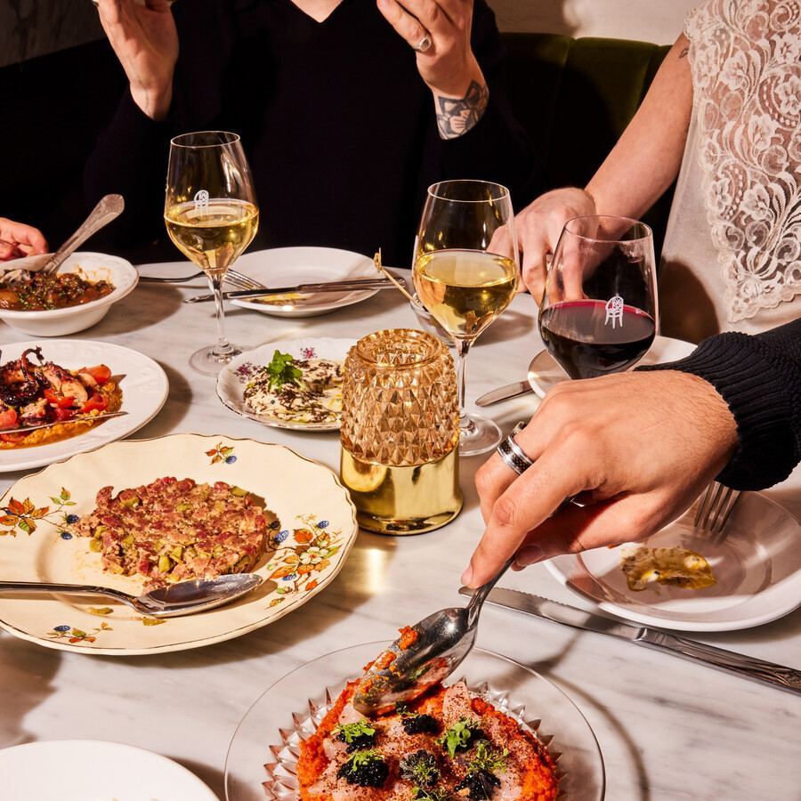 Bar Kabinet - Hot spots to try now for your girls' night out in Montreal Bar Kabinet - Hot spots to try now for your girls' night out in Montreal