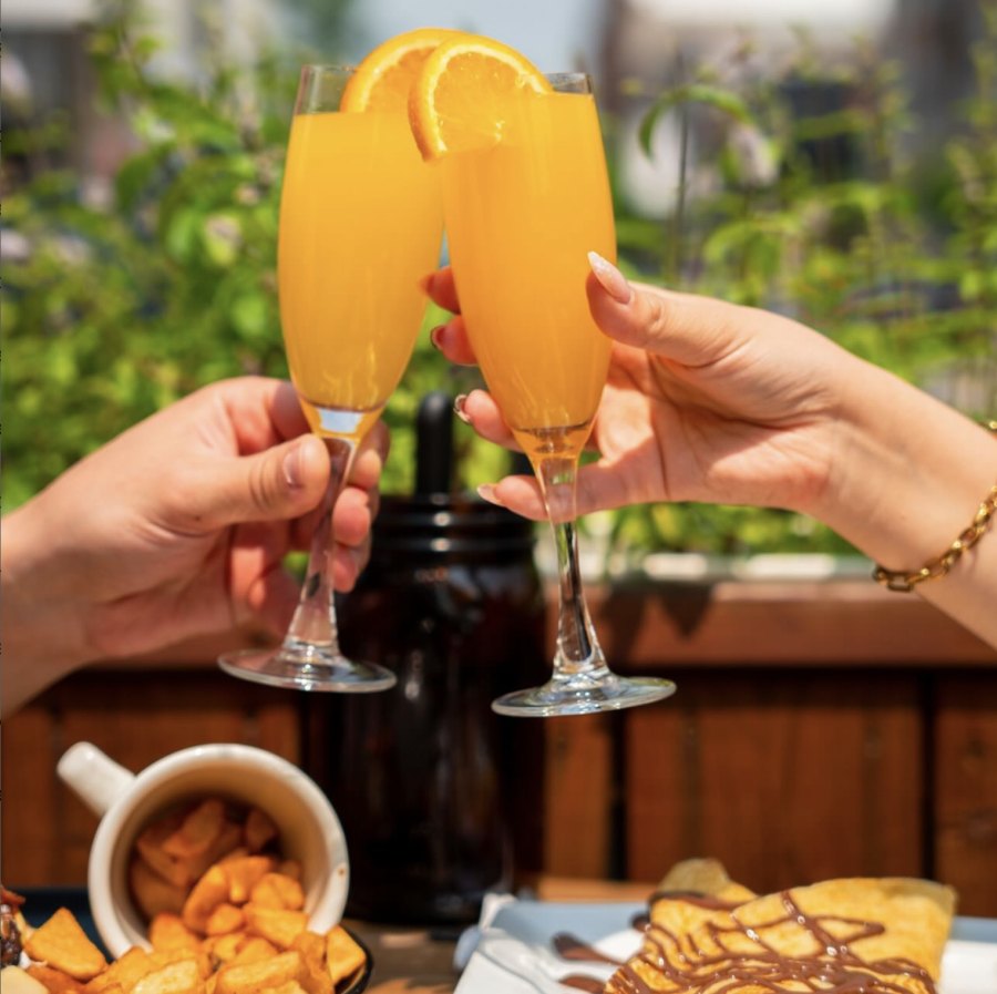 Brunch terrace Montreal