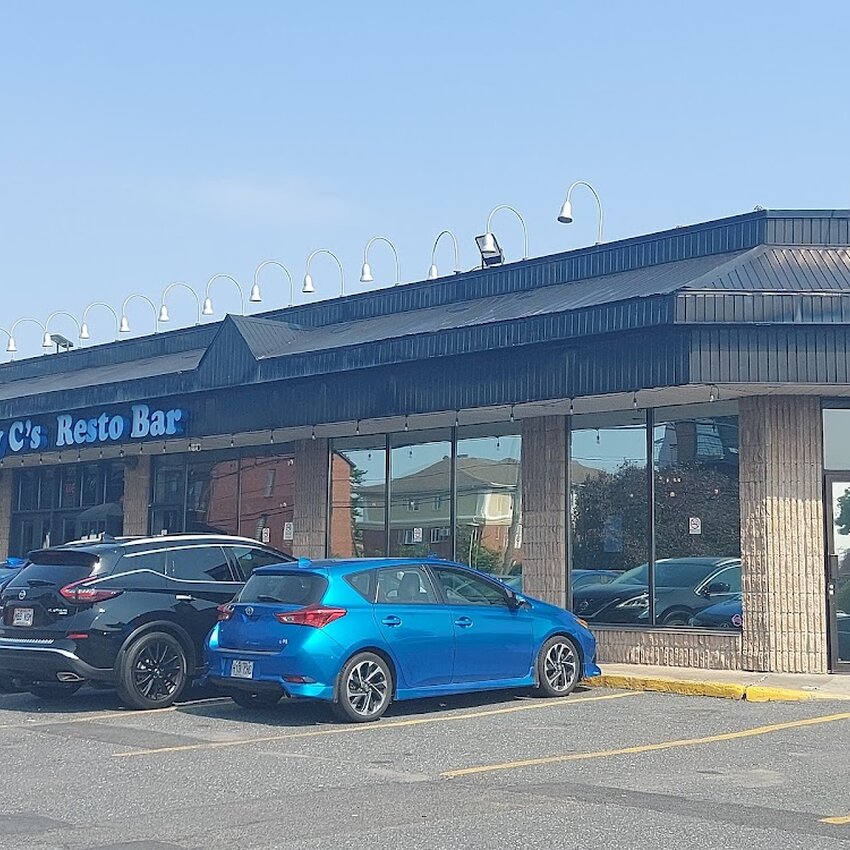Jay C's Deli & Bar - Saint-Hubert Restaurants