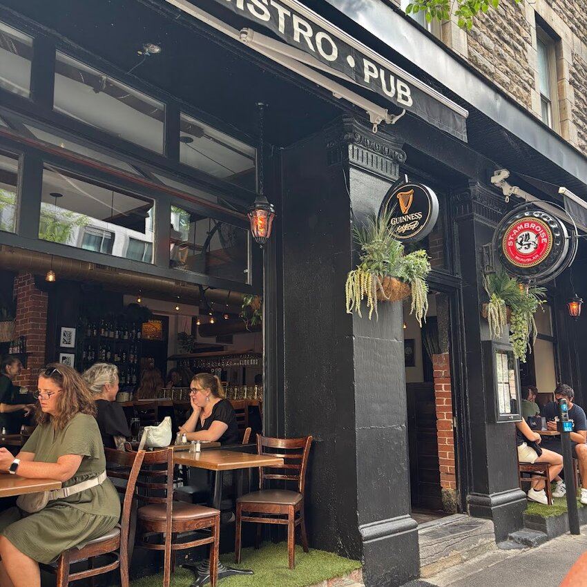 Nyks Bistro Pub - Downtown Poutine