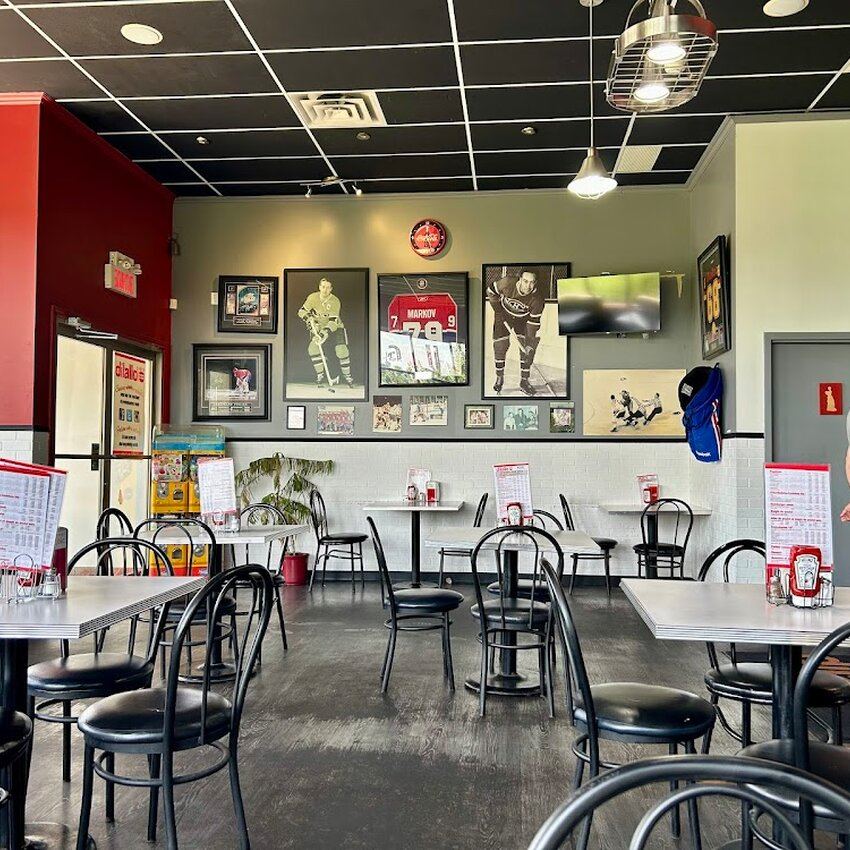 Dilallo Burger Original 1929 - Sainte-Catherine Restaurants - Reviews, Photos & Menus