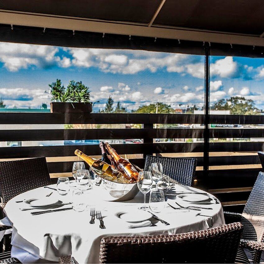 Rib 'N Reef Steakhouse & Cigar Lounge Restaurant