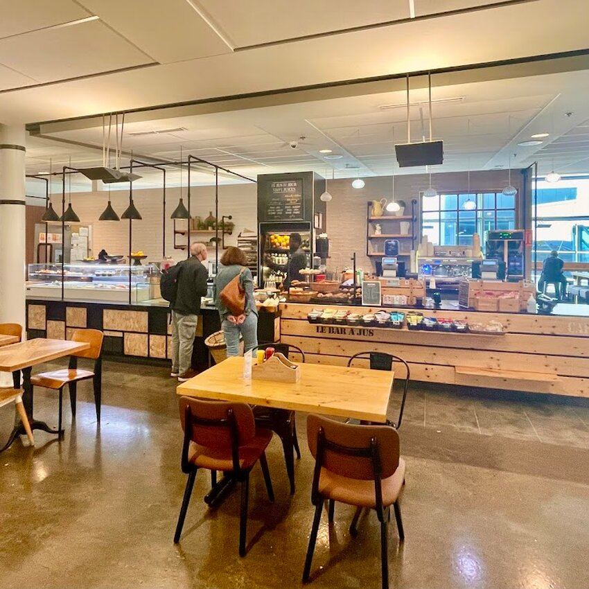 Bistrot Montr&eacute;al-Trudeau -  Restaurants Near: H4Y1H2