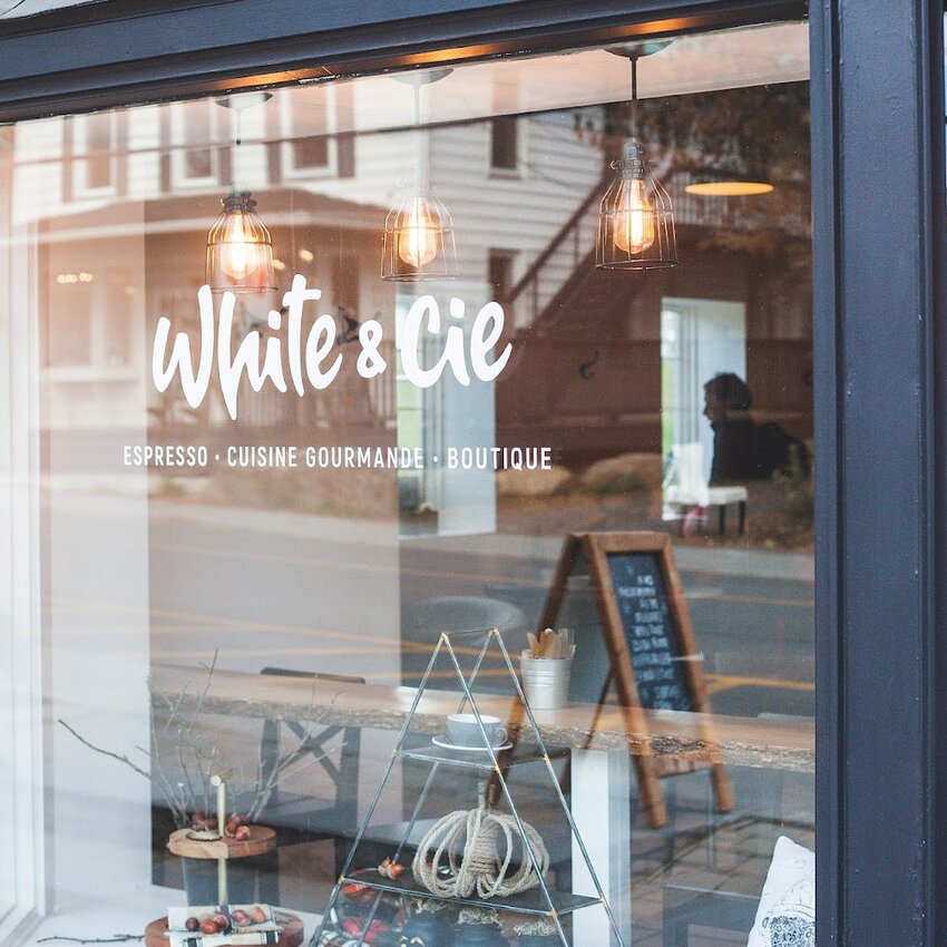 Caf&eacute; White Et Compagnie - Restaurants pr&egrave;s de: J7Z7A3
