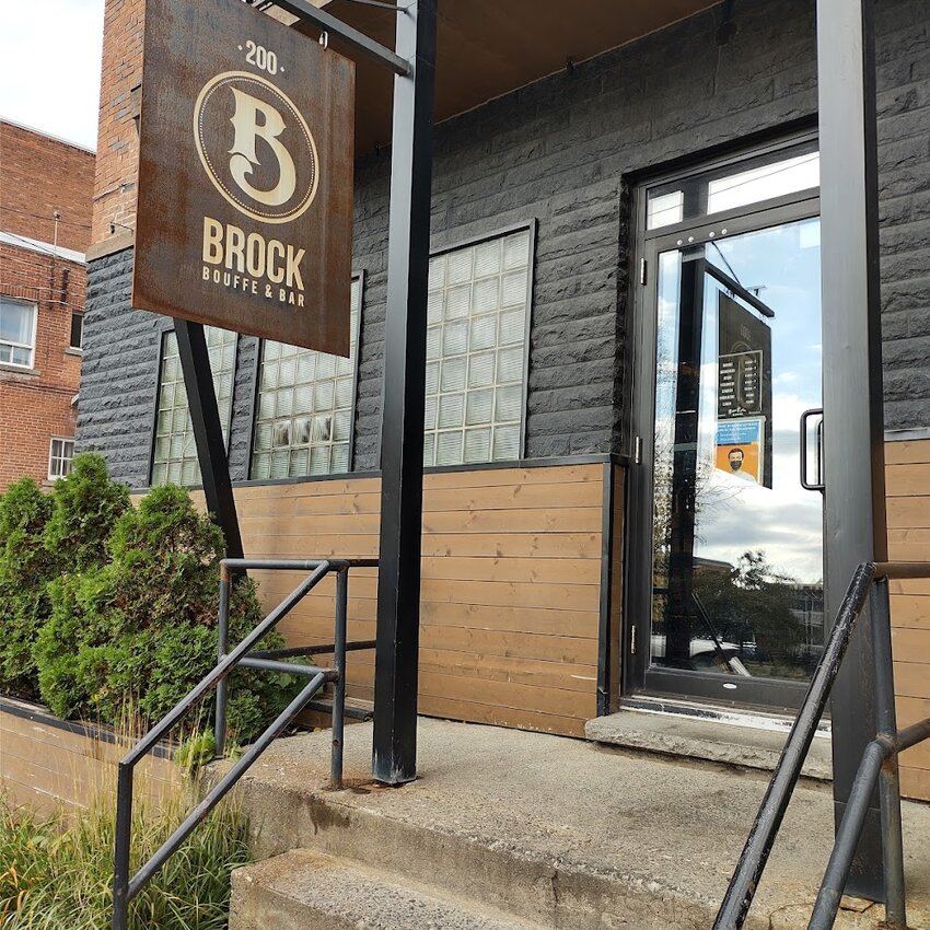 Le 200 Brock - Restaurants pr&egrave;s de: J2E1A9