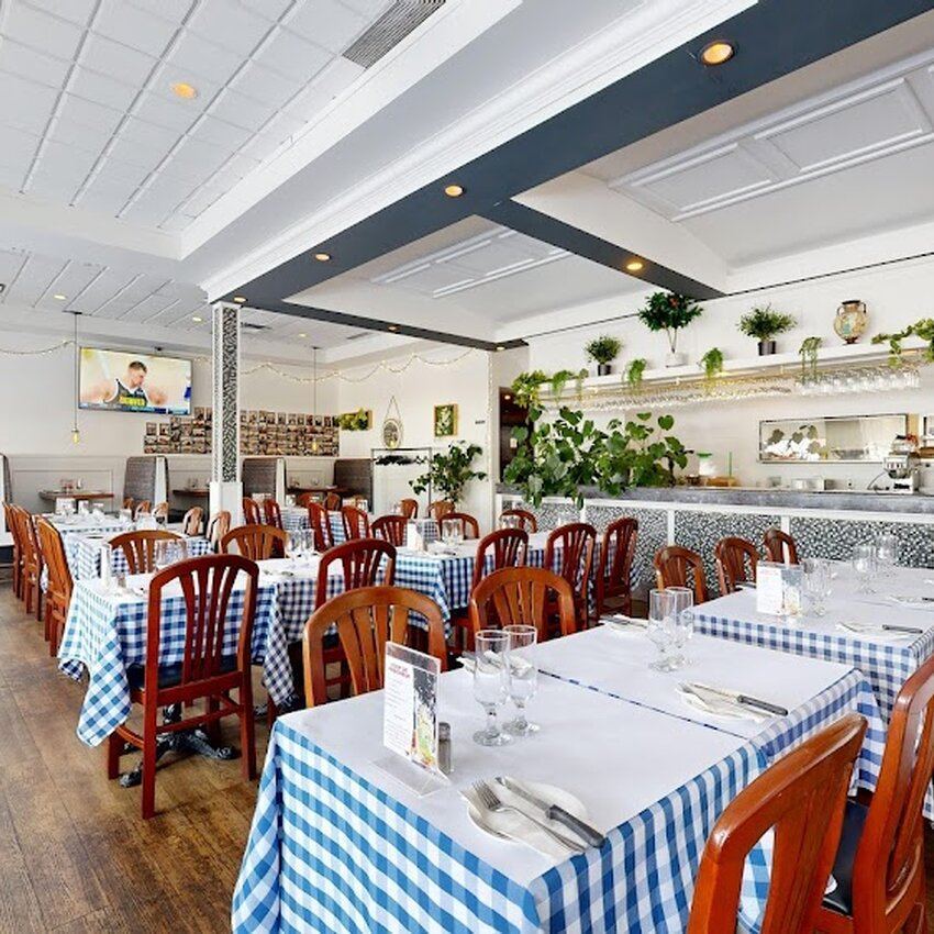 Gyro Grill - Restaurants pr&egrave;s de: J4V3N2