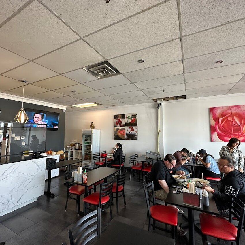 Pho Binh Restaurant Ouest-de-l'Île, QC