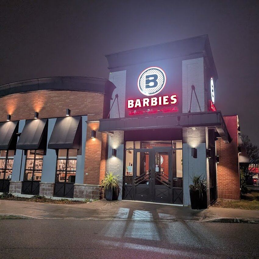 Barbies Resto Bar Grill - Restaurants pr&egrave;s de: J5A2S6