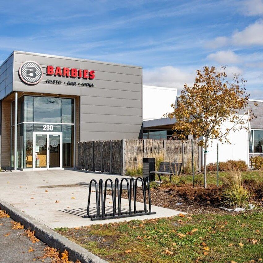 Barbies Resto Bar Grill - Restaurants pr&egrave;s de: J3A1V1