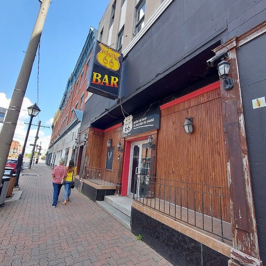 Caf&eacute; Le Flore - Restaurants pr&egrave;s de: J3B2P4