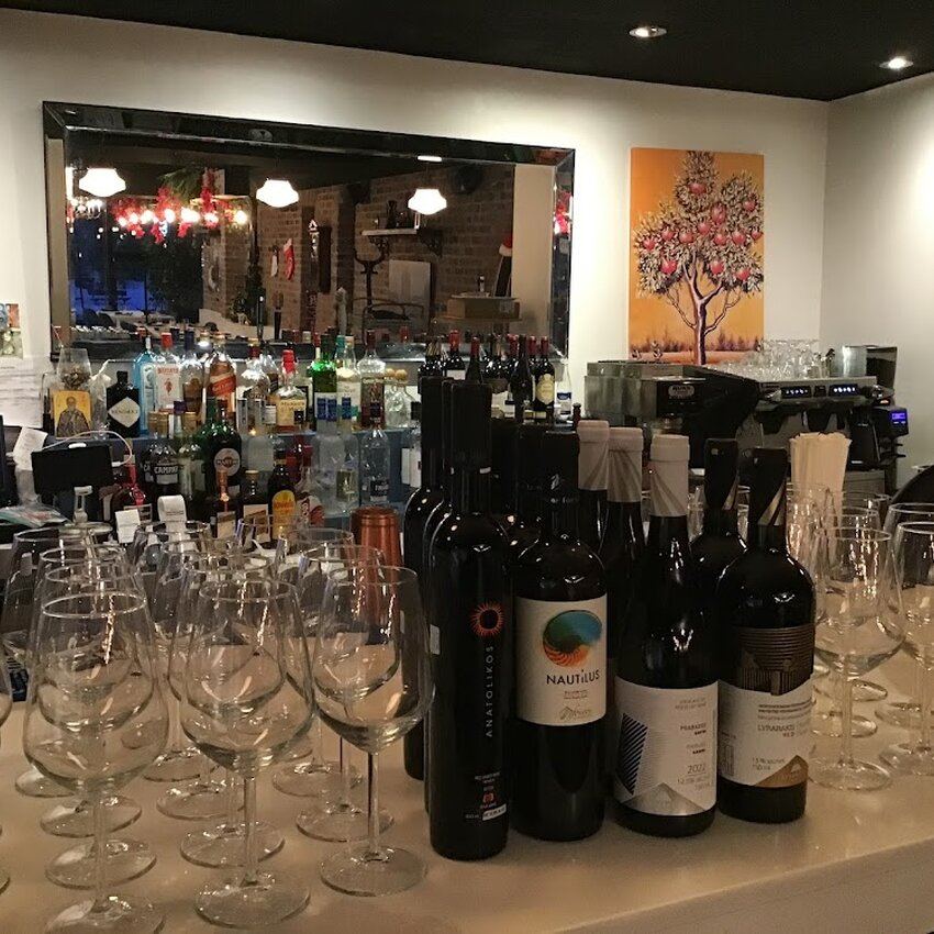 Limeni - Restaurants pr&egrave;s de: H4B1M2