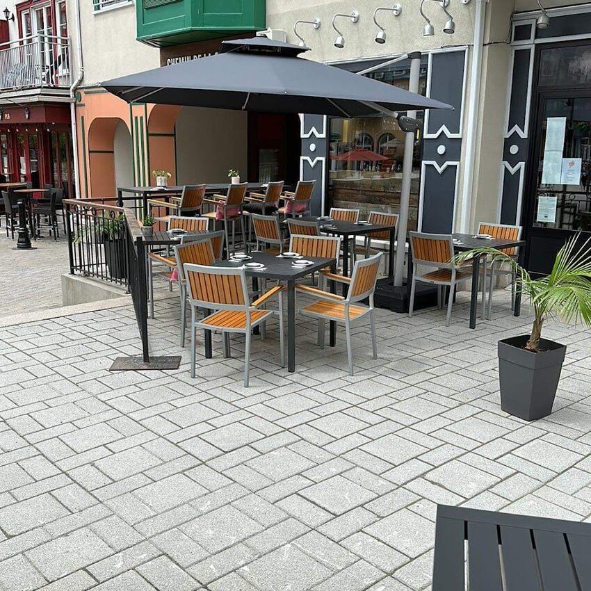 Yama-No-Kami Pub Japonais -  Restaurants Near: J8E1E2