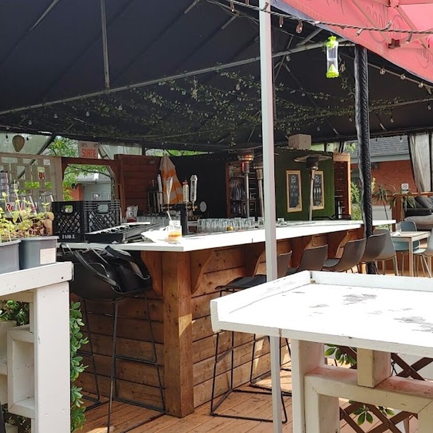 Ilo Resto Terrasse -  Restaurants Near: J1H4E4