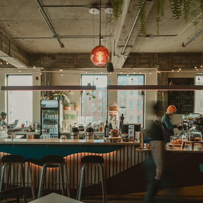 Bistro Kaapeh Espresso - Restaurants pr&egrave;s de: J1H5C5