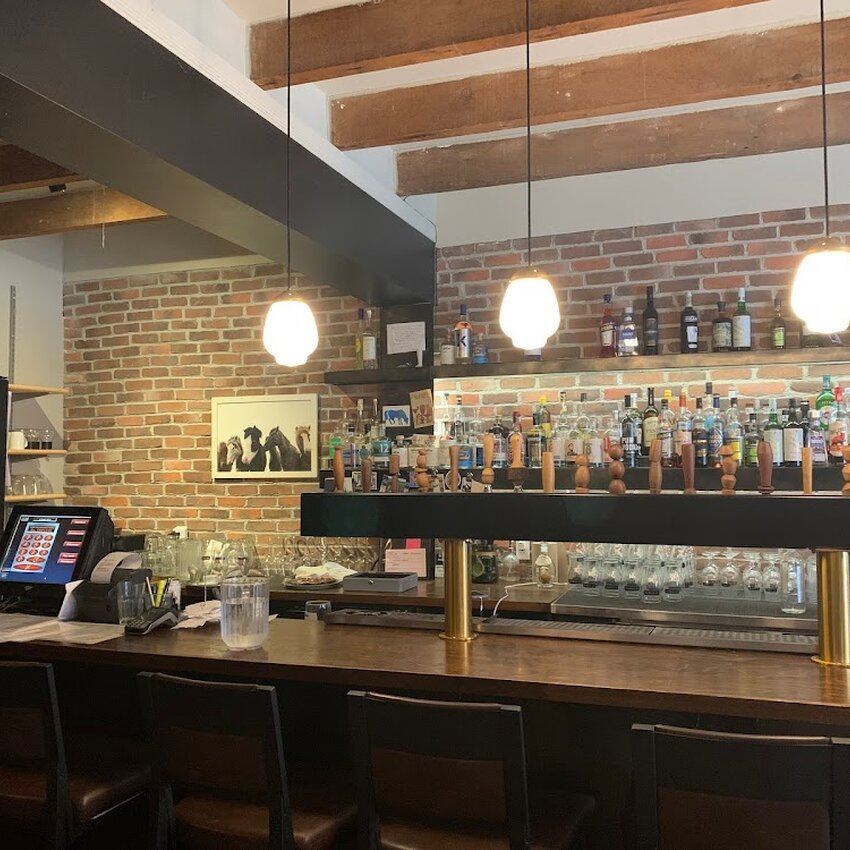 Tout un fumoir -  Restaurants Near: J4K2Y1