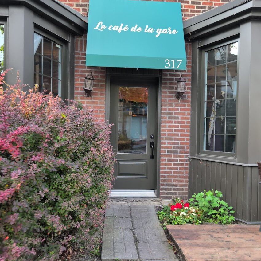 Caf&eacute; de la Gare Saint-Lambert -  Restaurants Near: J4K2Y1