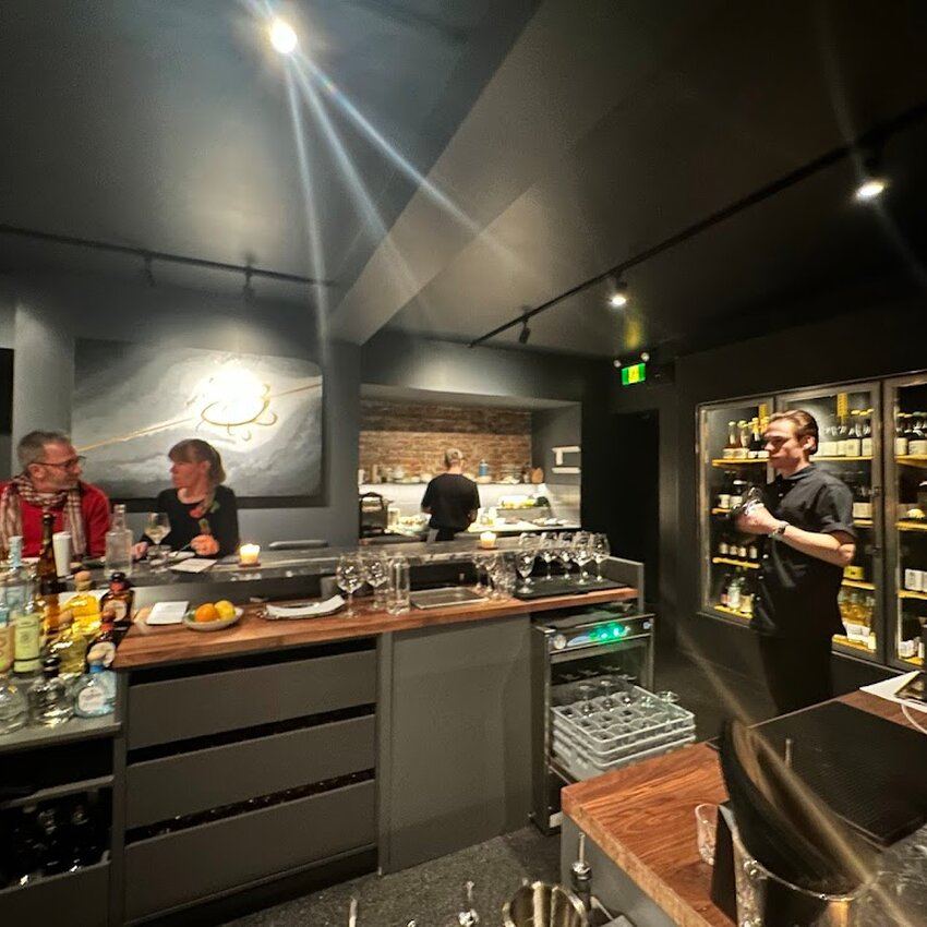 Copilote - Restaurants pr&egrave;s du m&eacute;tro Viau (H1V 3V4)