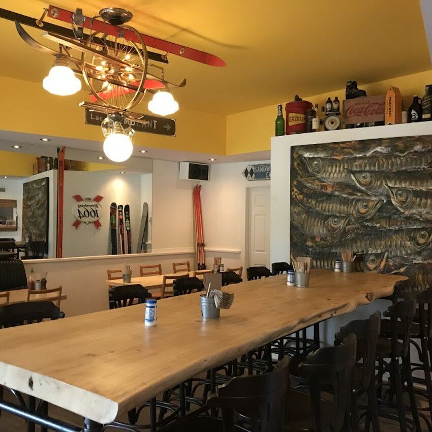 La Sandwicherie Bar + Bistro - Restaurants pr&egrave;s de: J8E1B1