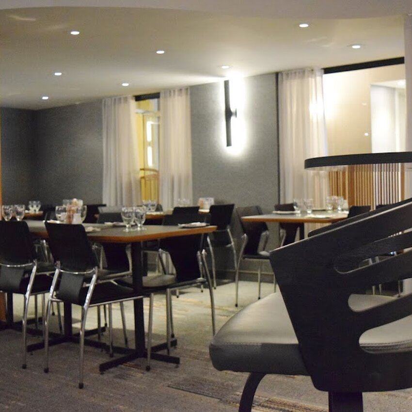 Pub Le Parloir -  Restaurants Near: J2G7W9