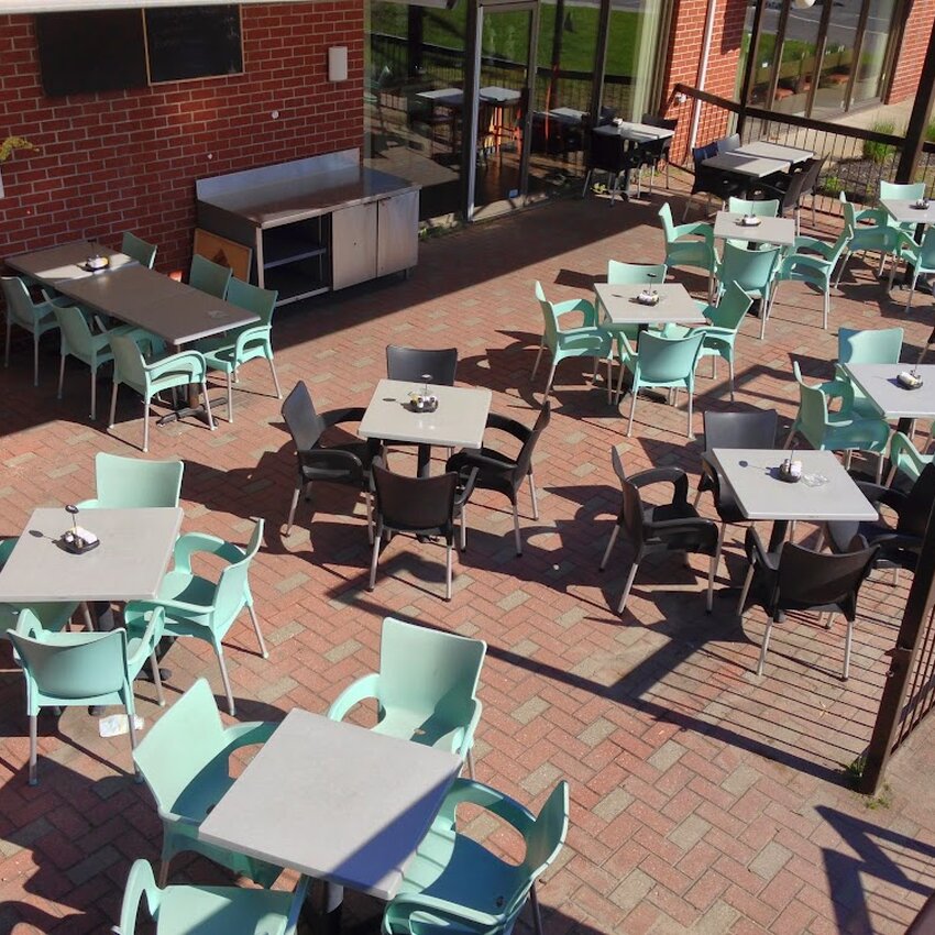 Stratos Pizzeria - Restaurants pr&egrave;s de: G9A2G6