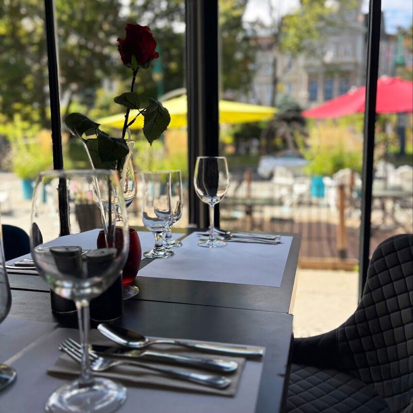 Caf&eacute; Restaurant L -  Restaurants Near: J1G3L2