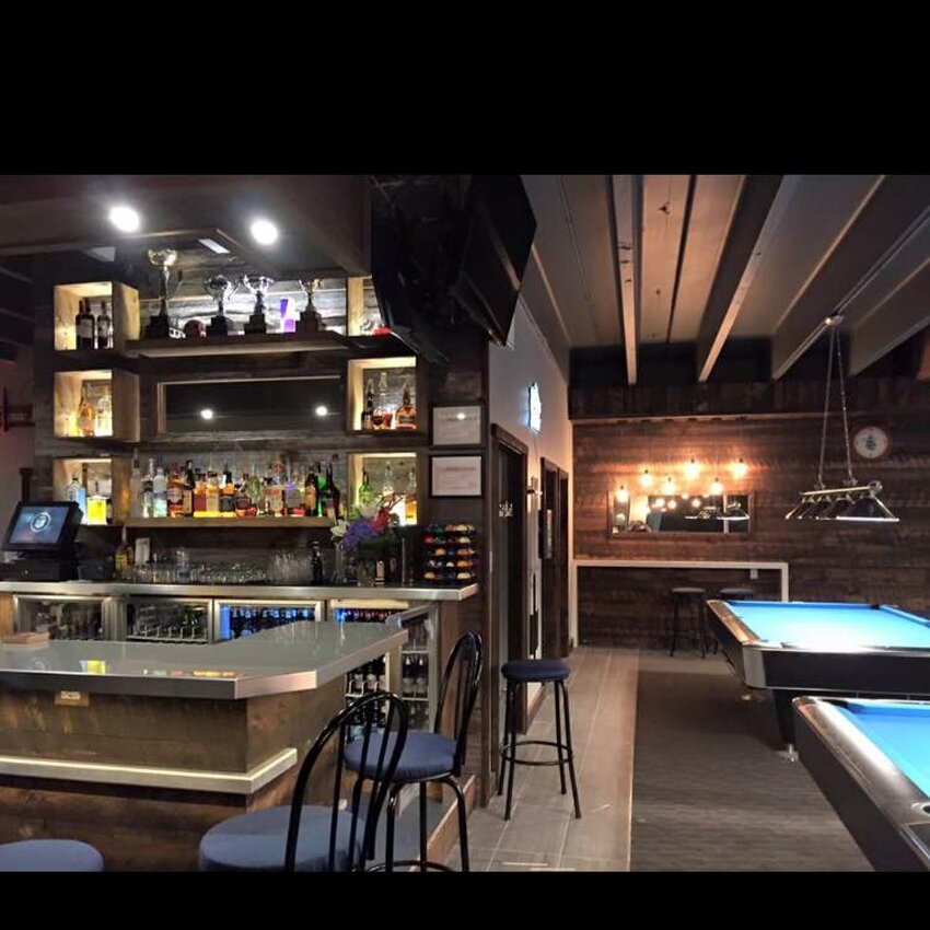 Belzebuth Bar Billard Lounge - Restaurants pr&egrave;s de: J8E2W5
