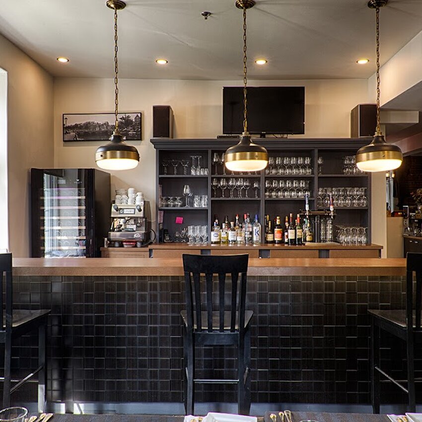 Restaurant Bistro L'Anc&ecirc;tre - Restaurants pr&egrave;s de: G9A2G6