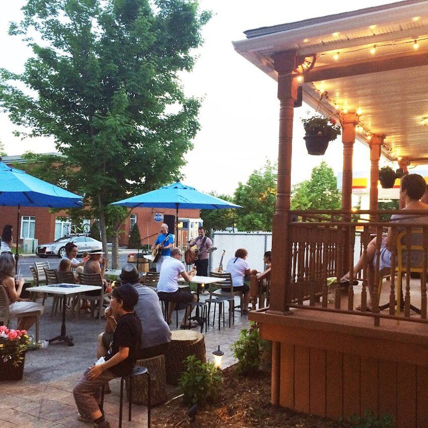 Cr&egrave;merie et caf&eacute; Monsieur Hibou -  Restaurants Near: J3V3P8