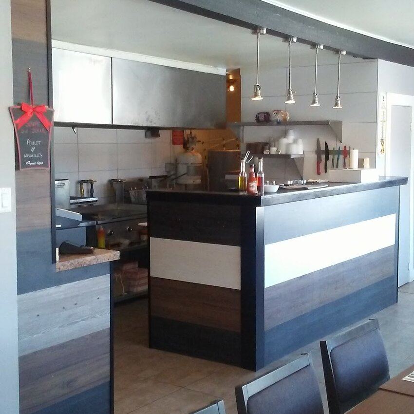 La Belle Patate Rouge Restaurant