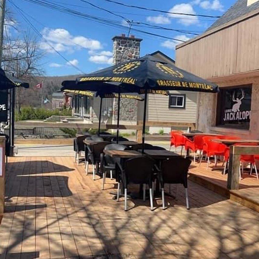 Lounge Jackalope - Restaurants pr&egrave;s de: J8E2Y2