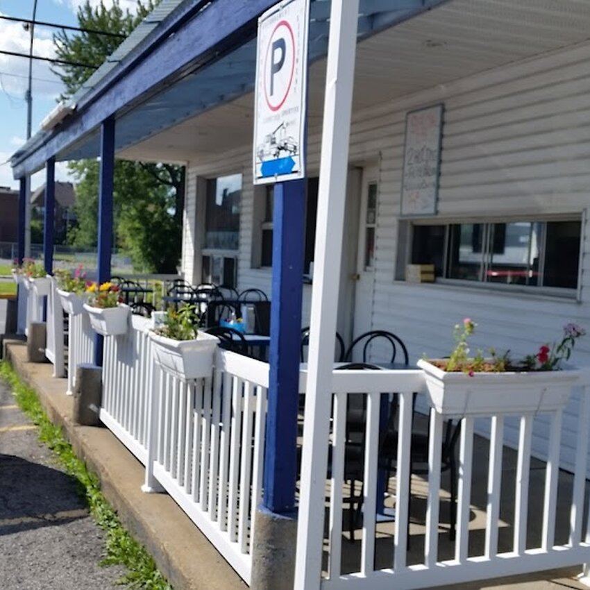 L'Arret Des Sportifs -  Restaurants Near: J5R2E7