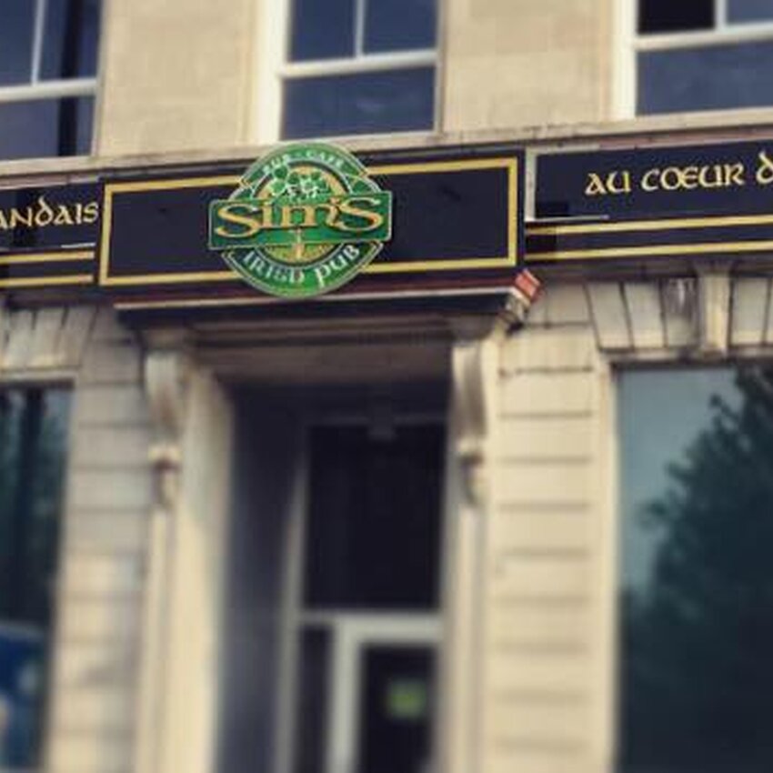 Sim's Irish Pub - Restaurants pr&egrave;s de: J6E2K3