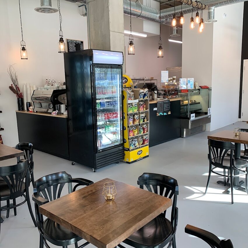 Alexia Caf&eacute; & Cr&ecirc;pes - Restaurants pr&egrave;s de: J7K3B4