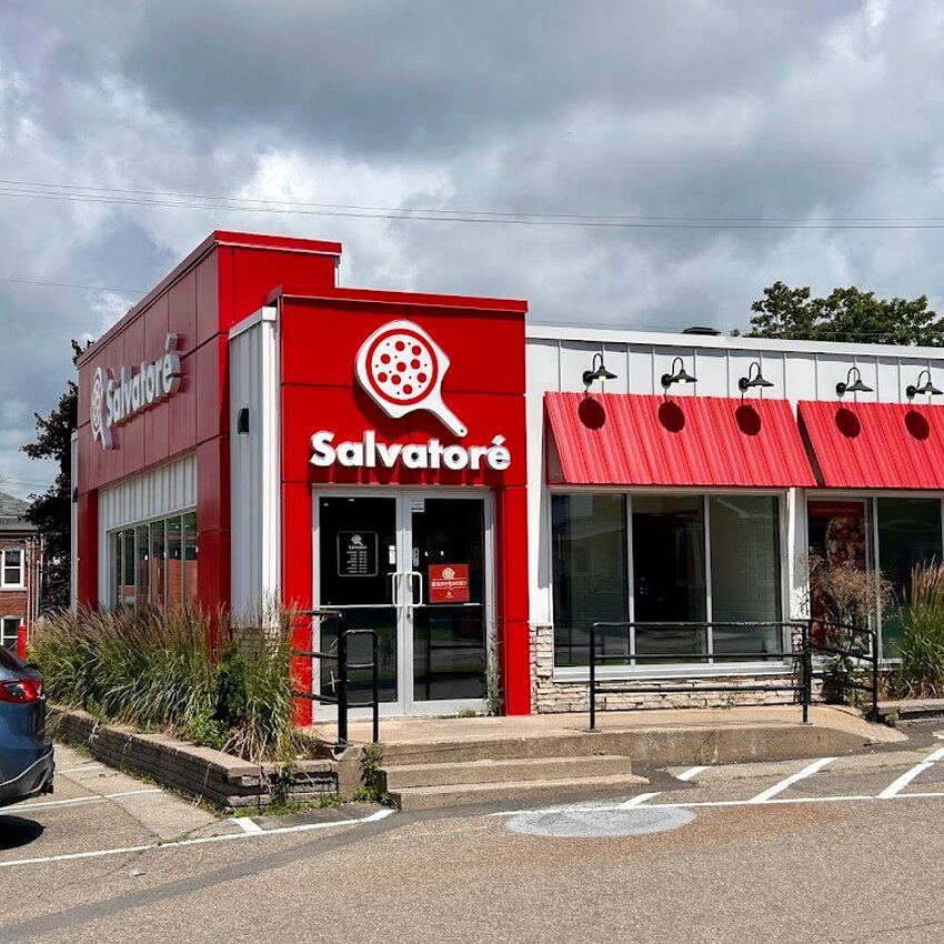 Pizza Salvator&eacute; -  Restaurants Near: J8H2N2