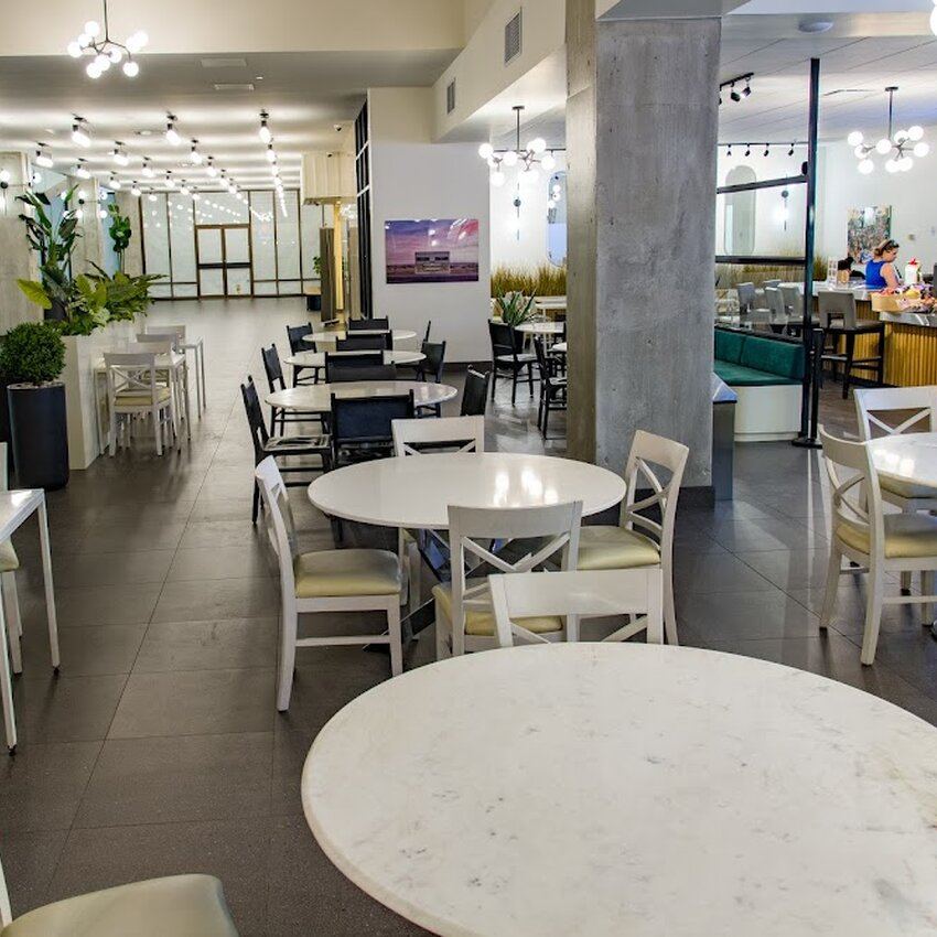 Caf&eacute; MIDTOWN -  Restaurants Near: H4N3C5