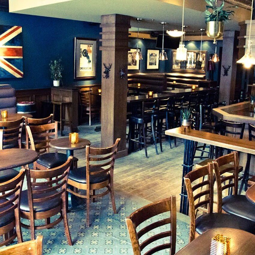 L'&icirc;le Noire Pub - Quartier des Spectacles Pub Restaurants