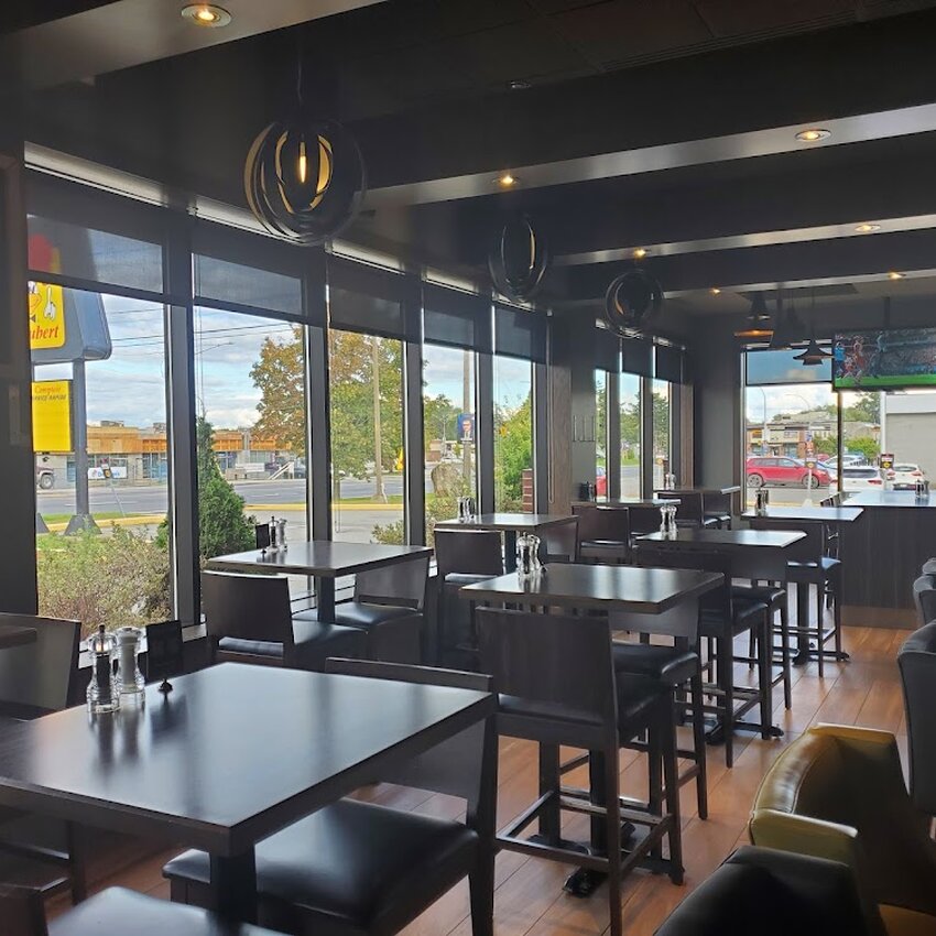 R&ocirc;tisserie St-Hubert Restaurant