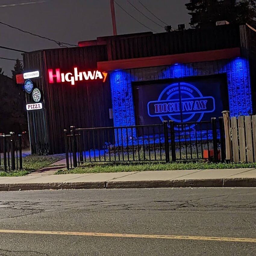 R&ocirc;tisseries Highway Pizza -  Restaurants Near: J4K2G2