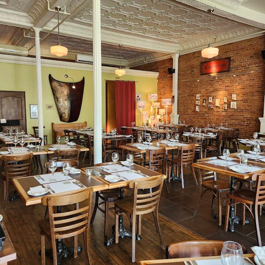 Bistro Viva - Restaurants pr&egrave;s de: J3B6X8