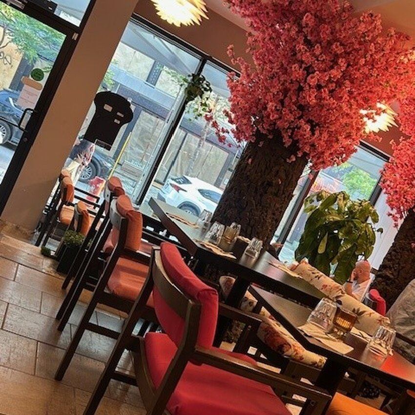 Bistro El Chino - New Restaurants Near: H2A2A6