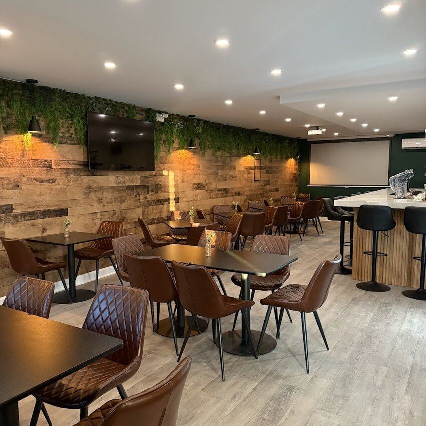 Herencia Caf&eacute;, Resto et Bar - Restaurants pr&egrave;s de: J4Y0A5